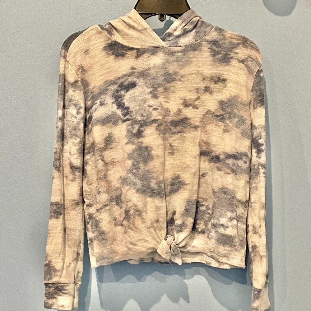 Hooded long sleeve shirt